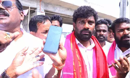 Tensions Rise in Kyatanapalli Amid Political Clashes