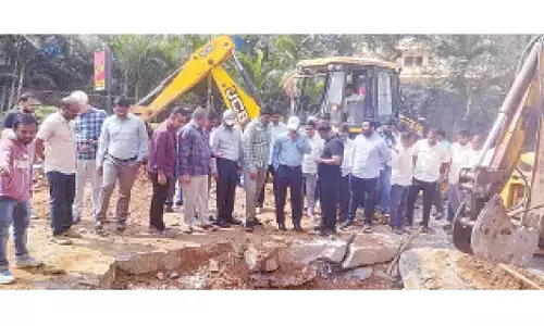 Metro Water Board MD inspects emergency repairs at Manikonda