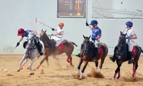 France outclass USA, storm into final