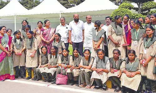 Politics needs new blood, students should step forward: Speaker