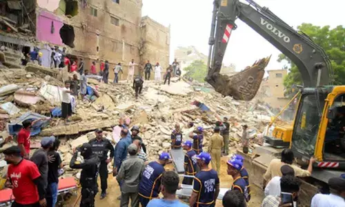 Death toll in Karachi building collapse rises to 13 Death toll in Karachi building collapse rises to 13