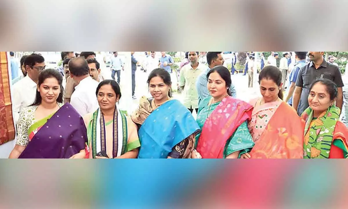 Min Savitha, MLAs participate in handloom promotion event Min Savitha, MLAs participate in handloom promotion event