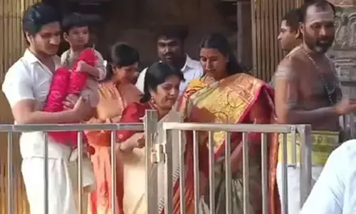 Nikhil Siddhartha offers prayers with family at world famous Murugan temple in Palani