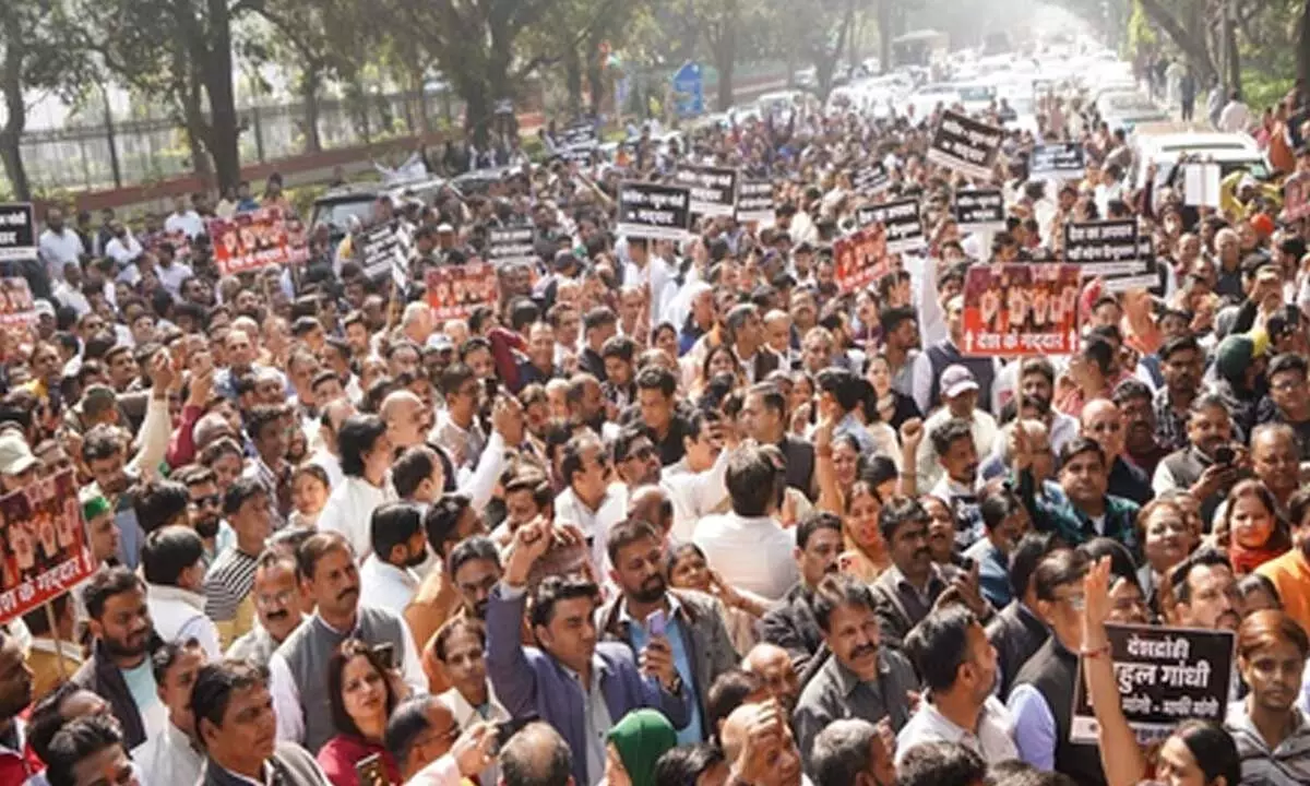 Delhi BJP workers protest outside Congress office, demand Rahuls apology Delhi BJP workers protest outside Congress office, demand Rahuls apology