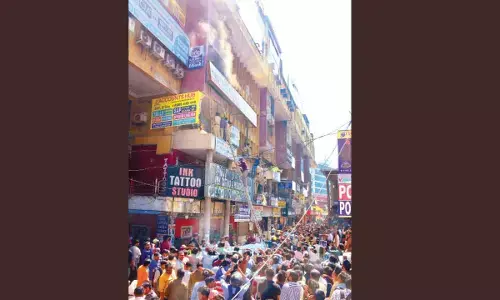 Inferno in the heart of Ameerpet, courage saves hundreds