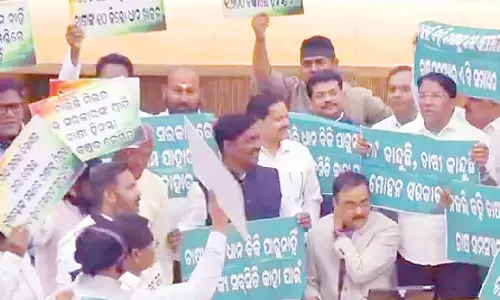 Assembly witnesses stormy scenes over paddy purchase