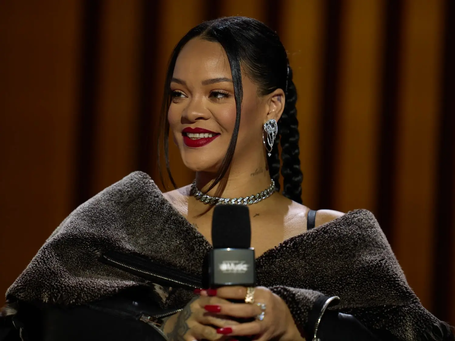 Rihanna says her long-awaited new album will have no genre