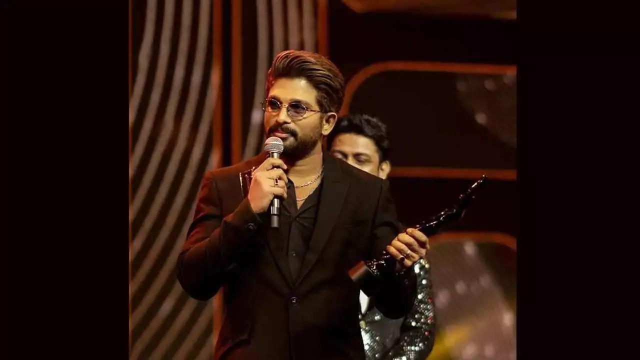 Allu Arjun pens emotional note as he bags 7th Filmfare trophy