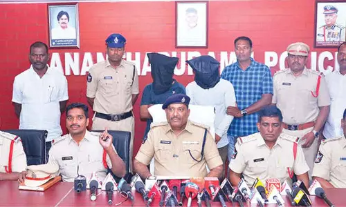 Inter-district burglars arrested