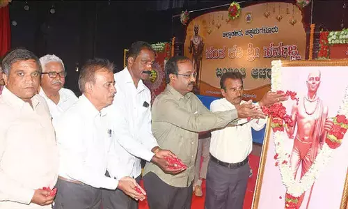 Sarvajna’s’tripadis’ are corrective forces in society Sarvajna’s’tripadis’ are corrective forces in society