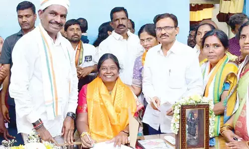 BJP stages agitation against Rahul Gandhi