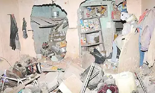 3 of a family injured in gas cylinder blast