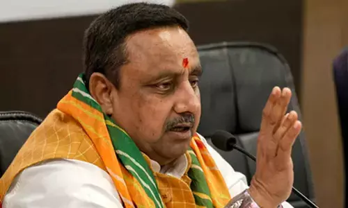 Holi sales likely to record 25 per cent jump at Rs 80,000 crore: CAIT Holi sales likely to record 25 per cent jump at Rs 80,000 crore: CAIT