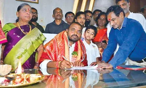 Kolagani Srinivas assumes office as Mayor of Karimnagar