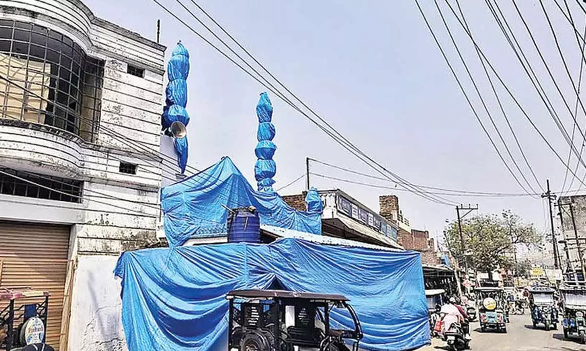 Shajahanpurs mosques covered for Holi Shajahanpurs mosques covered for Holi
