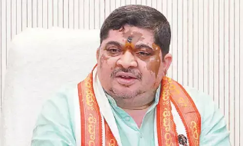 Ponnam appeals to RTC employees to call off proposed protests