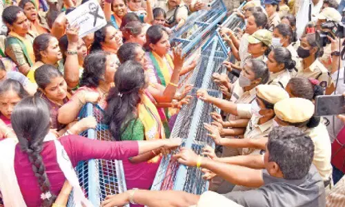 BJP Mahila Morcha condemns Cong protest at AI Summit