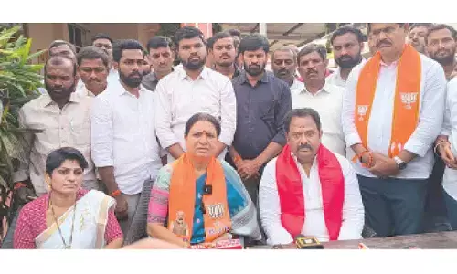 Aruna condemns attack on Kamareddy MLA’s residence