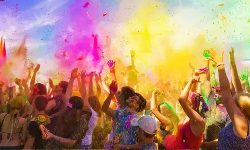 Holi Survival Guide: Stay Fresh From Dawn To Dusk