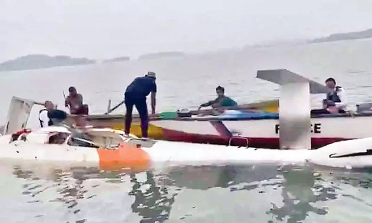 Copter carrying 7 crashes into sea, all rescued Copter carrying 7 crashes into sea, all rescued