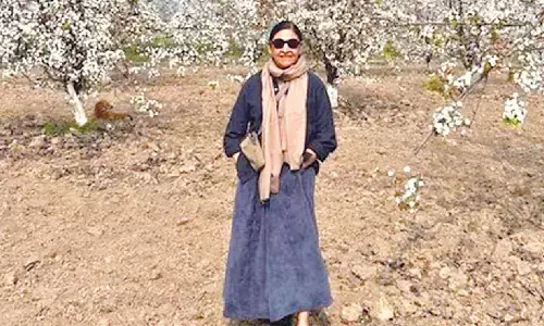 Deepti Naval enjoys tour of Punjab fields, shares pictures