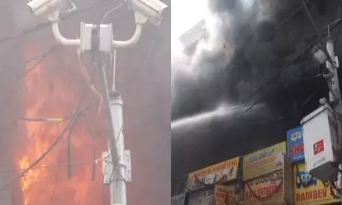 Fire breaks out in fancy store near Chikkapete Metro station