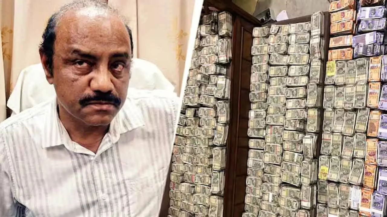 A Prized CAtch! Odisha mining officer caught with Rs 4 cr cash A Prized CAtch! Odisha mining officer caught with Rs 4 cr cash