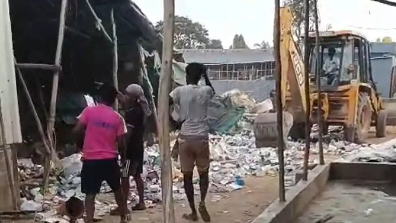 Bengaluru police launch crackdown on illegal immigrants, over 2,000 foreigners questioned in a day Bengaluru police launch crackdown on illegal immigrants, over 2,000 foreigners questioned in a day