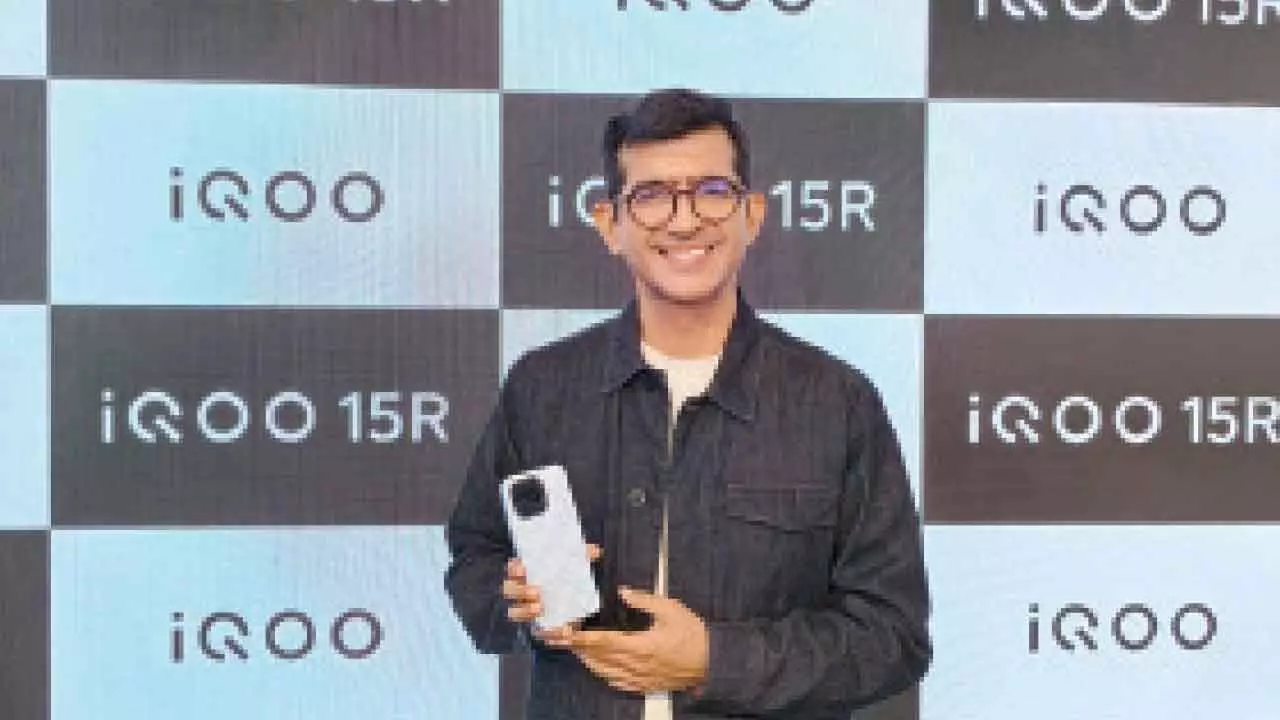 iQOO 15R with Snapdragon 8 Gen 5 launched at Rs`40,999 iQOO 15R with Snapdragon 8 Gen 5 launched at Rs`40,999