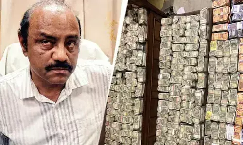 A Prized CAtch! Odisha mining officer caught with Rs 4 cr cash