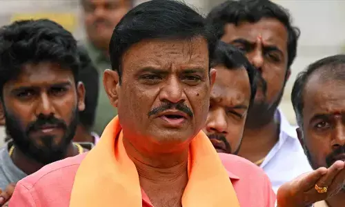 Munirathna meets Shivakumar at residence, seeks revival of stalled RR Nagar projects