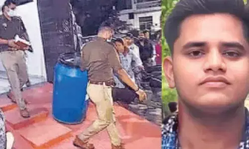 Delivery man sets himself afire at police post over seized bike