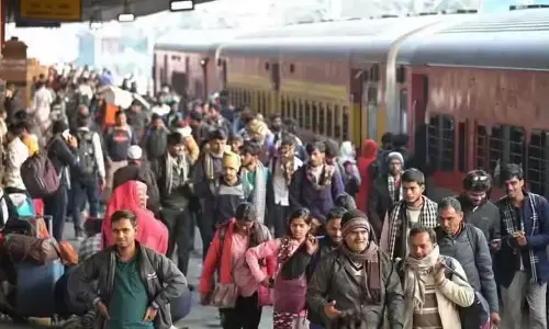 Holi Travel Rush Peaks: Rajdhani, Duronto Trains Show ‘REGRET’ As Waitlists Soar