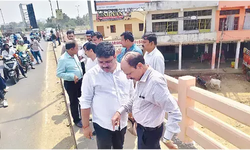 High-level team inspects hazardous bridge