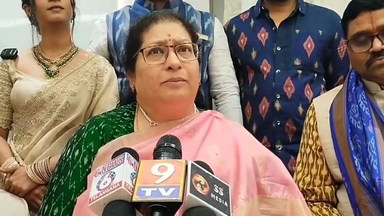 ‘Chitiki Looms’ inaugurated in Manikonda ‘Chitiki Looms’ inaugurated in Manikonda