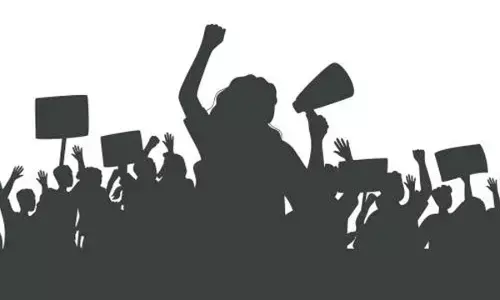 Villagers stage protest on highway AS COPS demand Rs 1.5 lakh for panchanama Villagers stage protest on highway AS COPS demand Rs 1.5 lakh for panchanama