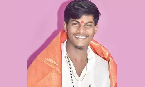 Devotees protest POCSO case against Yadgir godman