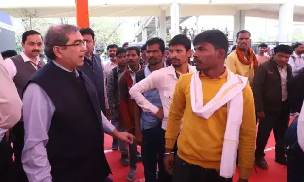 Northern Railway Ready for Holi Rush: GM Inspects New Delhi & Anand Vihar Stations