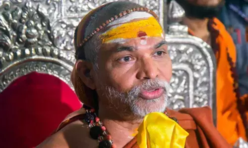 Avimukteshwaranand announces march to Lucknow over cow protection, urges public support