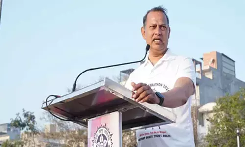 Delhi Minister Ravindra Indraj Singh administers anti-drugs pledge in Shahdara