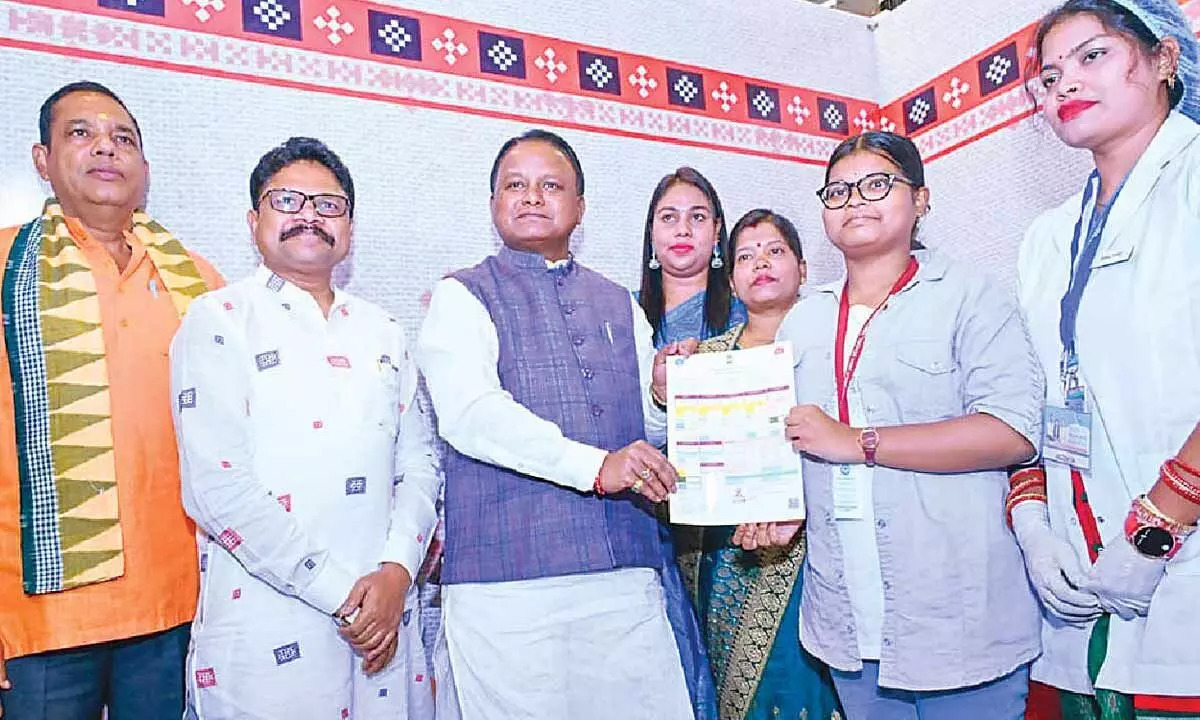 CM launches HPV vaccination drive for girls CM launches HPV vaccination drive for girls