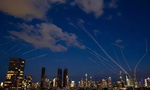 US blitz hits 1,000 Iran military sites