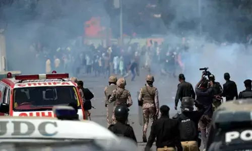 Activist calls for US visa ban on Pakistanis following Karachi consulate clashes