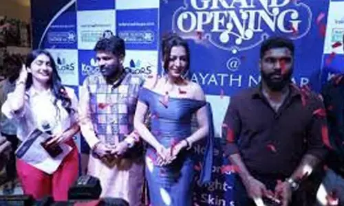Catherine Tresa opens Kolors Health Care 2.0 at Himayatnagar