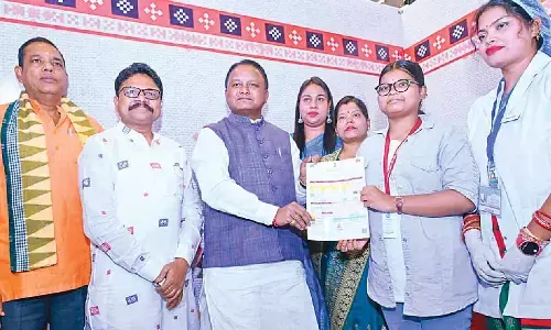 CM launches HPV vaccination drive for girls CM launches HPV vaccination drive for girls