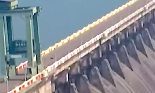 Mahanadi tribunal visits Hirakud dam Mahanadi tribunal visits Hirakud dam