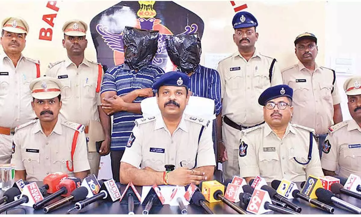 Two chain snatchers held, ornaments recovered Two chain snatchers held, ornaments recovered