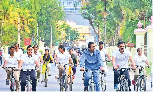 Cyclothon held to mark International Women’s Day