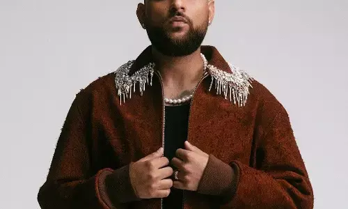 Karan Aujla pays auto drivers’ traffic fines in Mumbai, video goes viral Karan Aujla pays auto drivers’ traffic fines in Mumbai, video goes viral