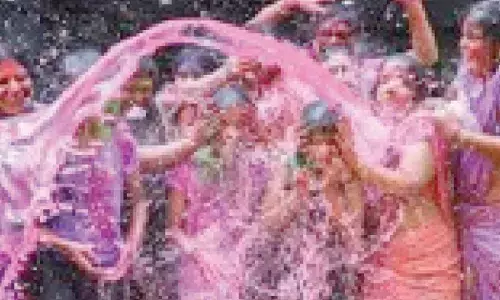 Raj celebrates Holi with pomp and gaiety
